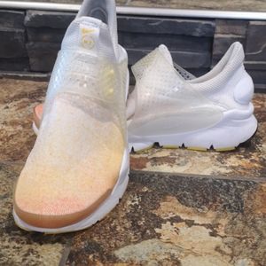 Nike Everyday Comfort